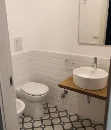 109c Mezzocannone Charming Flat דירה נאפולי